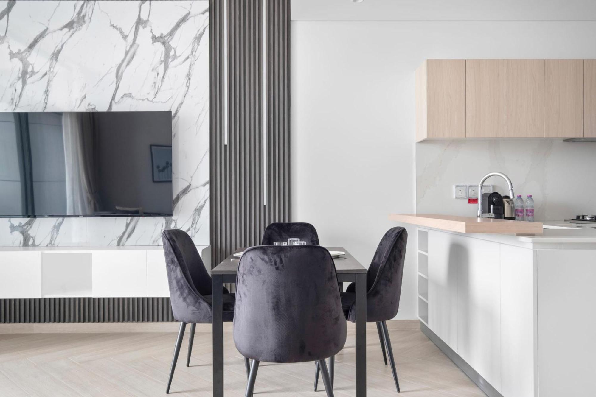 Luxurious 1-bedroom With Burj Khalifa View Apartment