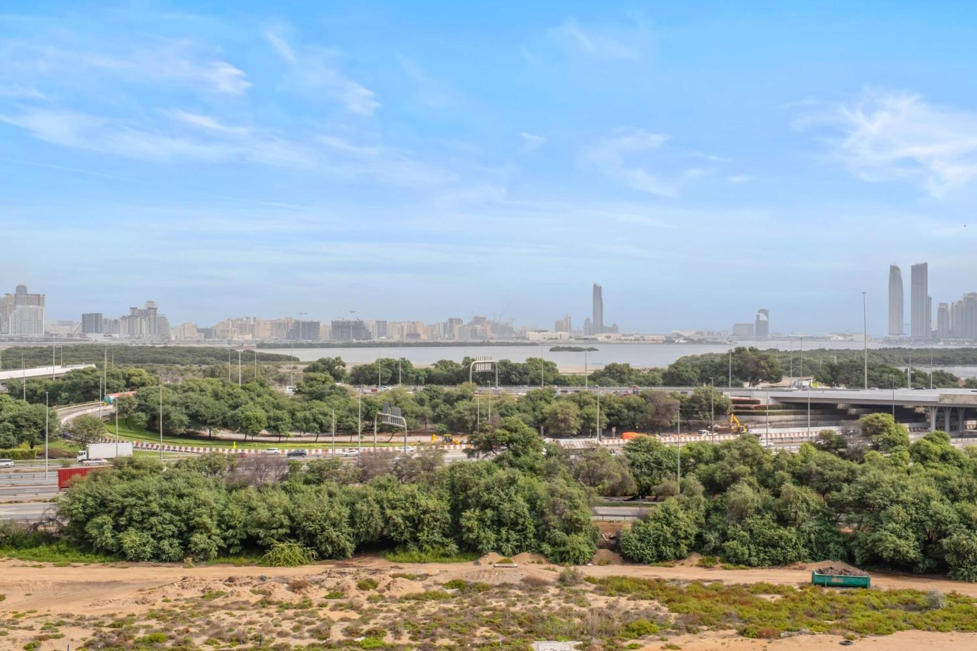 Luxurious 1-bedroom With Burj Khalifa View Apartment *